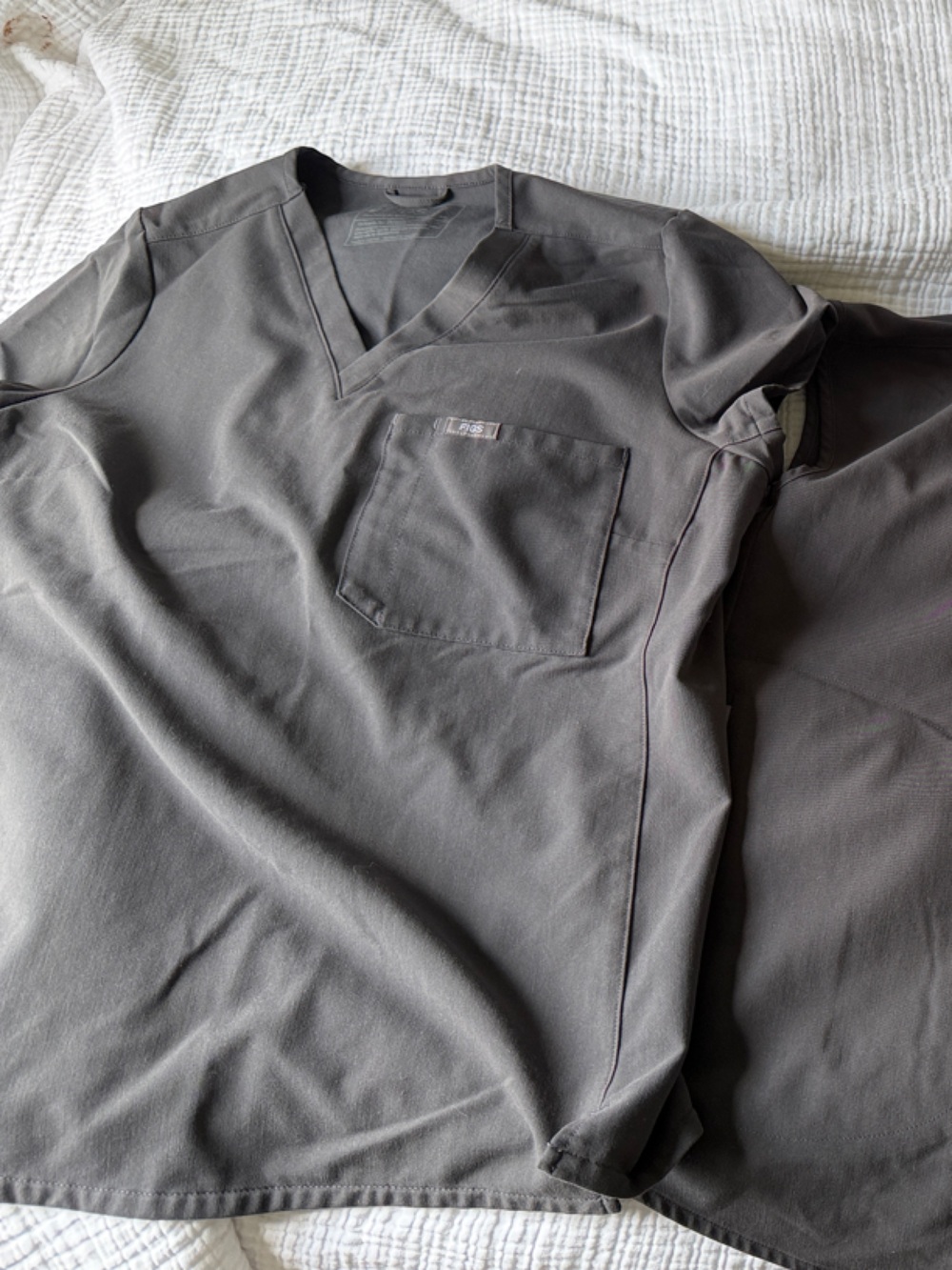 Figs Women's Scrub maternity 2x Tops and 1x pants in Charcoal Gray XS